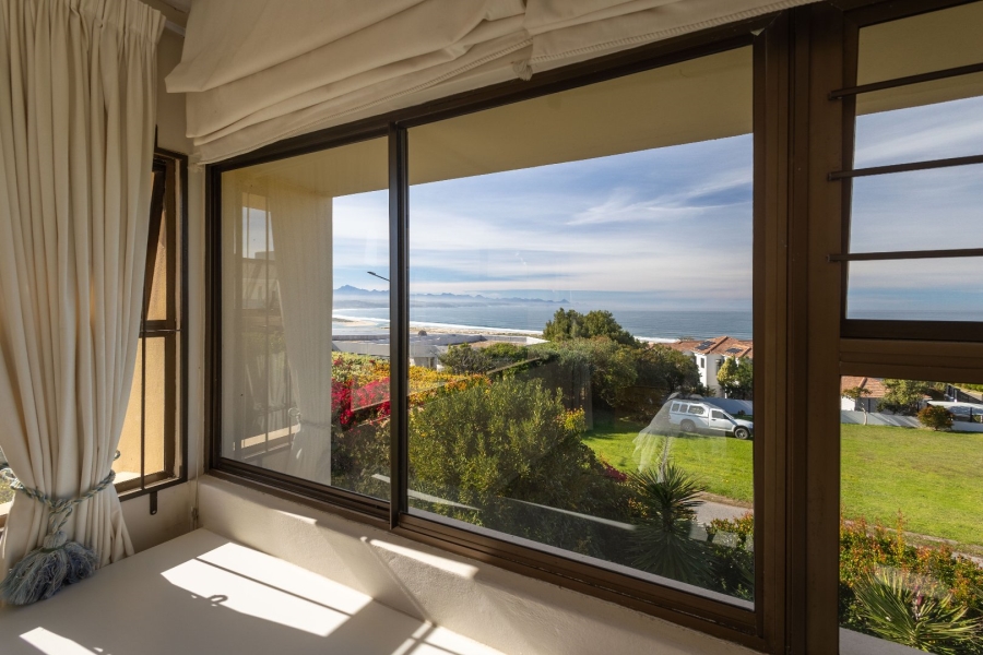 4 Bedroom Property for Sale in Bowtie Western Cape